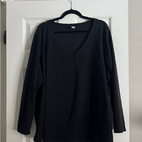 Old Navy Women’s Plus Size V Neck Fleece Top in Black in size 3X - Picture 6 of 7